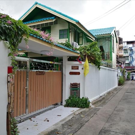 Baan Tepa Boutique House Bed & Breakfast Bangkok Exterior photo