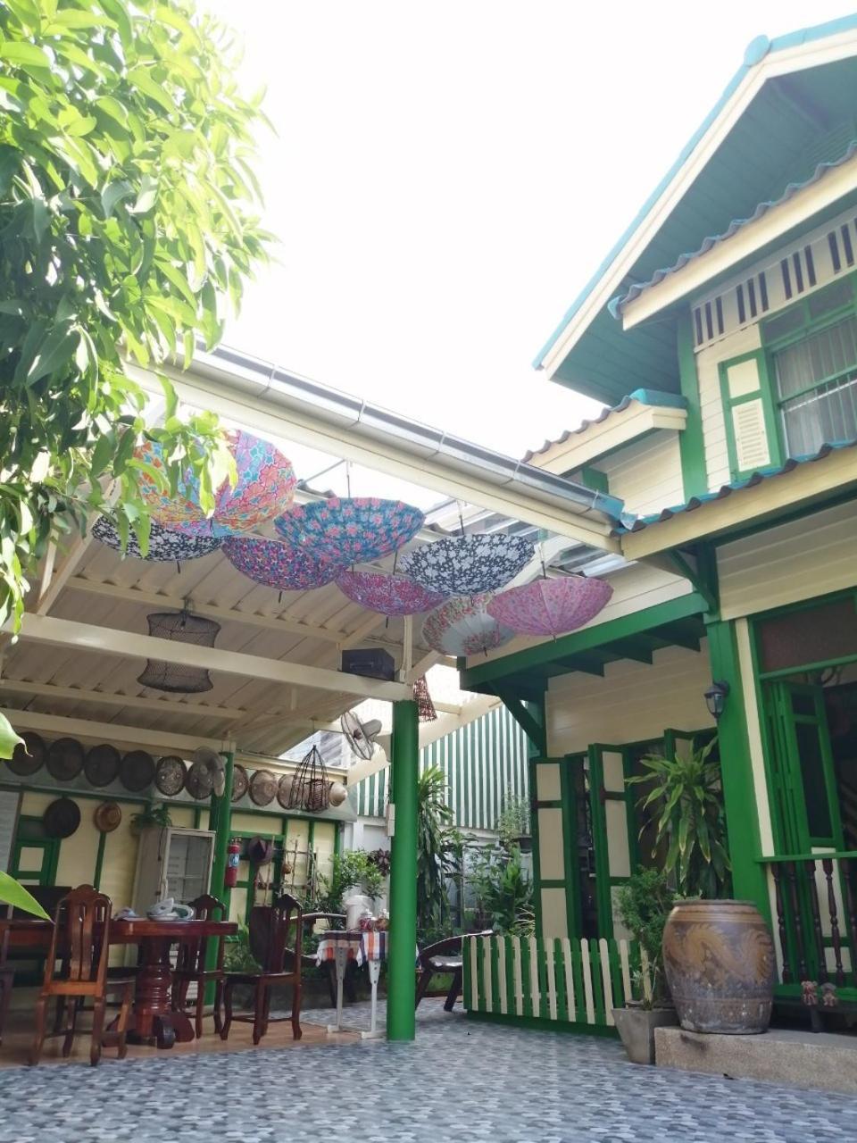 Baan Tepa Boutique House Bed & Breakfast Bangkok Exterior photo