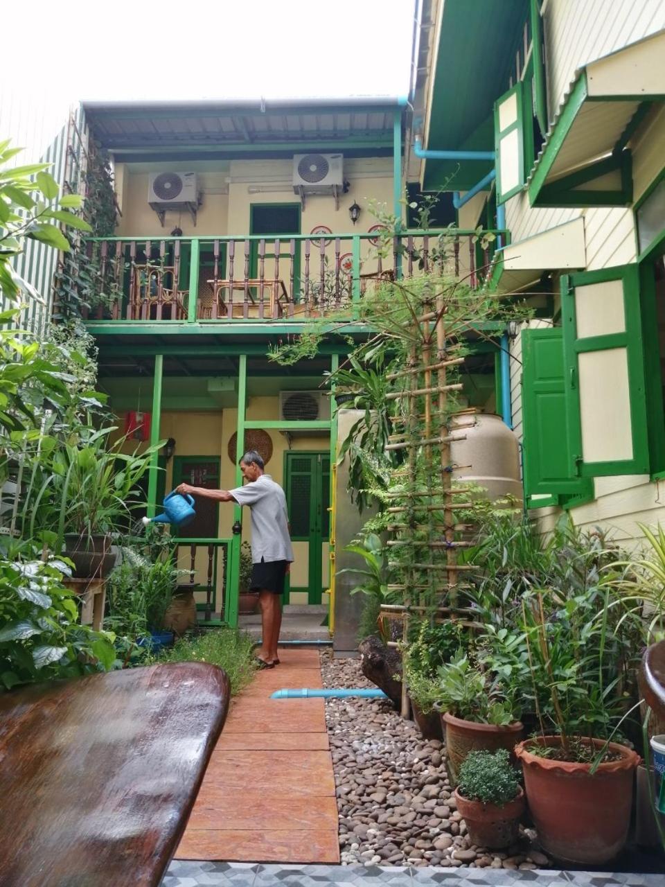 Baan Tepa Boutique House Bed & Breakfast Bangkok Exterior photo