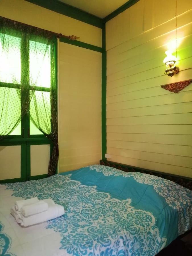 Baan Tepa Boutique House Bed & Breakfast Bangkok Exterior photo