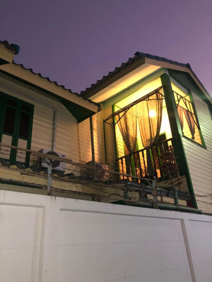 Baan Tepa Boutique House Bed & Breakfast Bangkok Exterior photo